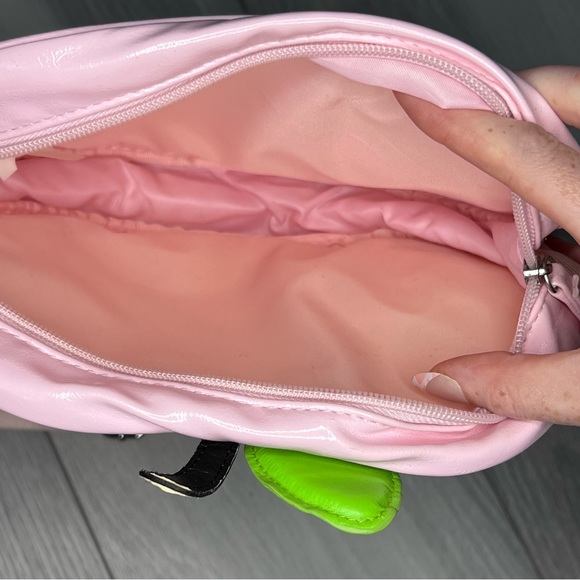 Loungefly Hello Kitty Crossbody (2011) - Picture 4 of 8